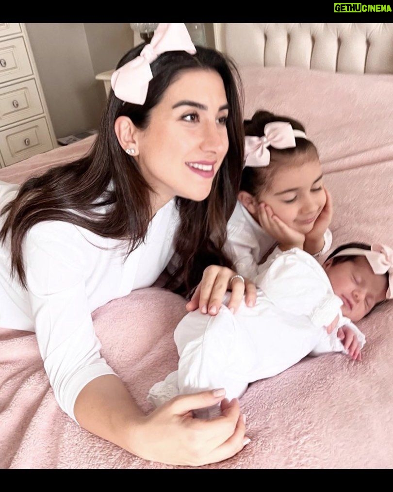 Zerrin Sümer Instagram - İşte bu harika bebişlerin büyük büyük halasıyım . Tanrım sağlıkla sevgiyle mutlulukla dolu uzuuuun ömür diliyorum onlara . Ömürleri boyunca yüzleri hep gülsün iyi güzel kalpli insanlarla karşılaşsınlar 🙏🤗❤️😘😘🤗🌻🌼🌺🍀🌹💐
