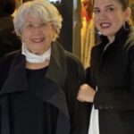 Zerrin Sümer Instagram - An itibarıyla Bodrum . Çok sevdiğim genç dostum Dilekle beraber . T&dee consept açılışındayız ( çoğunluk Dilek üretim ) Çok şık abiye kostümler ilgilenlere duyuru 😄✋