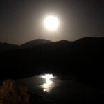 Zerrin Sümer Instagram – 20 Eylül Salı Dalaman . Ay bu akşam da göle düştü …İyi geceleriniz olsun . ✋