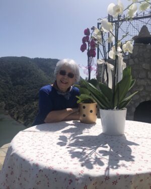 Zerrin Sümer Instagram - Doğum günü çiçeklerimle 💜
