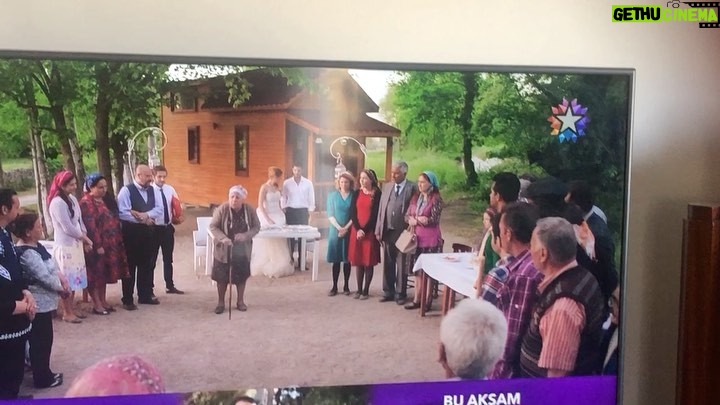 Zerrin Sümer Instagram - “ Güzel köylü” tüm ekip harikaydı , güzel ve başarılı bir işdi . Biraz nostalji yapayım dedim .