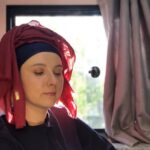 Zerrin Sümer Instagram – Karavanda birkaç dakika önce çektik Gamze Karaduman . Çok tatlı akıllı bilgili işine saygılı tiyatro kadını . Oyunculuğu “ Aramızda kalsın “
dizisiyle dikkatimi çekmişti çok beğenmiştim . Hiç yanılmam . Yolu açık yüreğinin istediği gibi olsun 👏❤️( Şükran karakterinde ) ,@gamzek8