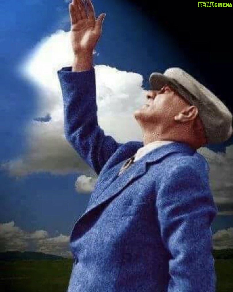 Zerrin Sümer Instagram - Dünya durdukça yaşayacak ölümsüz insan ATATÜRK ❤️ IŞIKLAR İÇİNDE UYU 🙏 SEVDAM ❤️