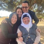 Zerrin Sümer Instagram – Hadi bir fotoğraf çekilelim dedik set arasında ve arkası geldi . Çok güldük . ( Gül masalı”