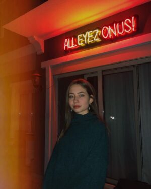 Zeynep Bostancı Instagram - all eyez on us! ⚡️