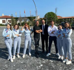 Zeynep Bostancı Instagram - 7 aylık Kendi Düşen Ağlamaz serüveni… 🎬💛👋