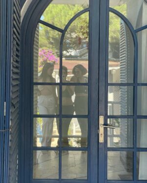 Zeynep Bostancı Instagram - ⋆｡ ﾟada dump 🩵 ⋆｡ ﾟ☾ ﾟ｡ ⋆🌺 
 ve sonda hayatımda aldığım en süslü dondurma