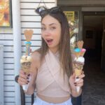 Zeynep Bostancı Instagram - ⋆｡ ﾟada dump 🩵 ⋆｡ ﾟ☾ ﾟ｡ ⋆🌺 ve sonda hayatımda aldığım en süslü dondurma Büyükada