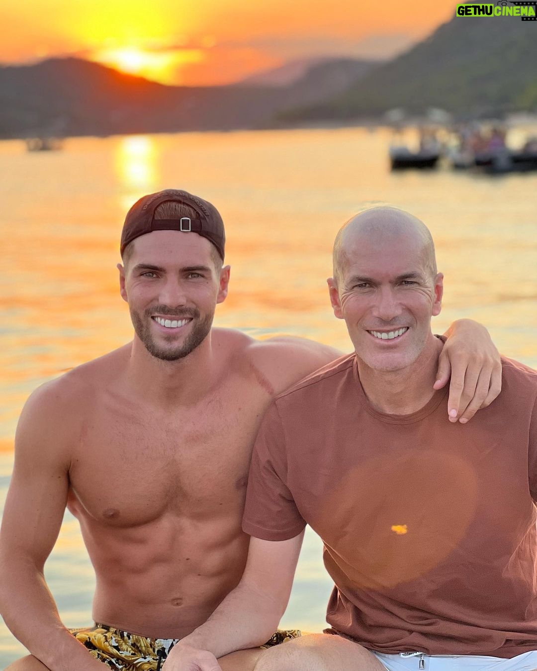 Zinedine Zidane Instagram - Coucher de soleil 🌅
