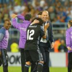 Zinedine Zidane Instagram - Ha sido un honor y placer compartir vestuario contigo. Grandísimo jugador, Marcelo! Magia ! Suerte con la próxima etapa.