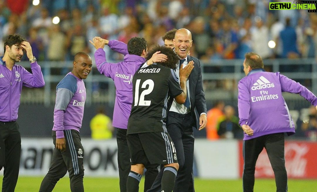 Zinédine Zidane - 1.1 Million Likes - Ha sido un honor y placer compartir vestuario contigo. Grandísimo jugador, Marcelo! Magia ! Suerte con la próxima etapa.