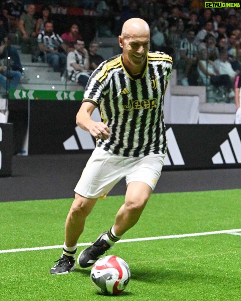 Zinédine Zidane - 1.4 Million Likes -