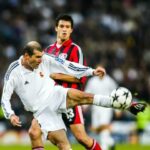 Zinedine Zidane Instagram - Vous pouvez aider l’association @elaofficielle qui a besoin de nous tous en participant à la vente aux enchères « Le cœur des stars bat pour ELA » organisée du 6 au 14 décembre avec le soutien de @christiesparis. 18 lots de prestige sont proposés parmi lesquels le moulage de mon pied gauche réalisé pour ELA en Cristal de Baccarat (N°89/100) en souvenir d’un but dont je suis fier et qui a permis la victoire du Real de Madrid en finale de la Champions League à Glasgow le 15 mai 2002 contre le Bayer Leverkusen. Pour en savoir plus, cliquez sur le lien dans ma bio. #venteela #zidanevolley #leucodystrophie