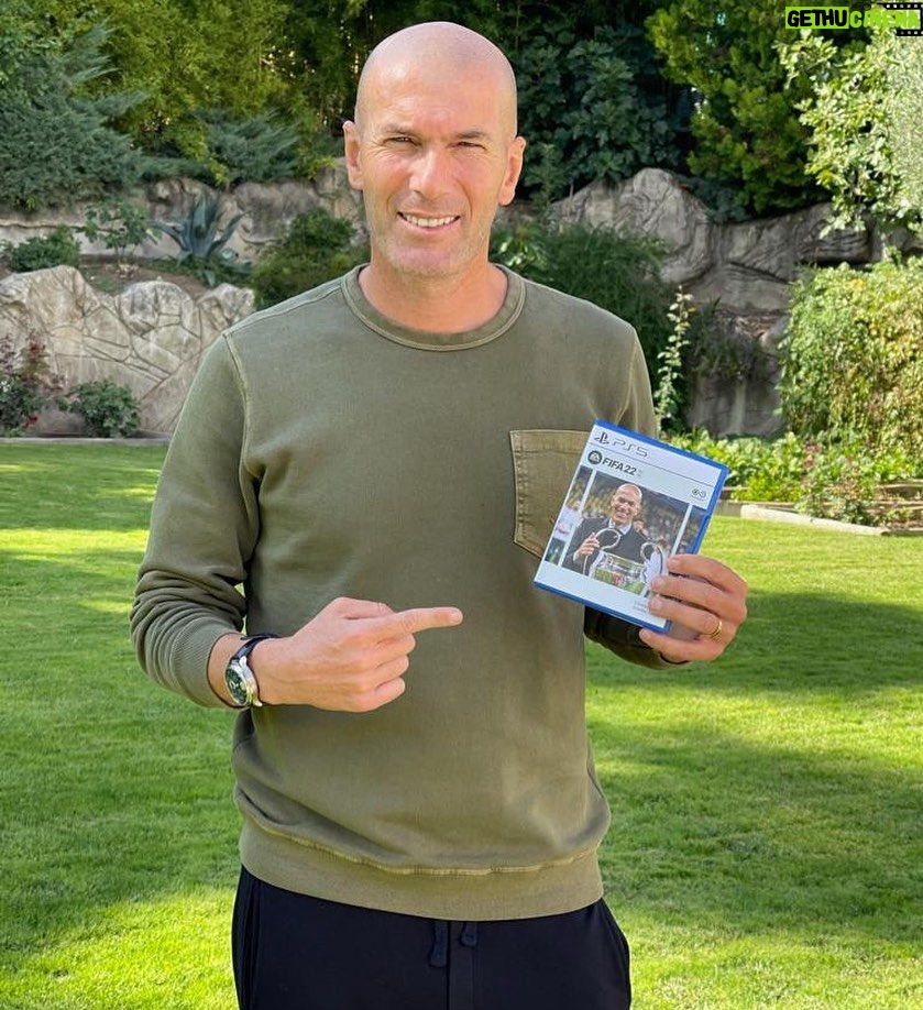 Zinedine Zidane Instagram - FIFA22 ⚽️👍 @easportsfifa #PoweredByFootball