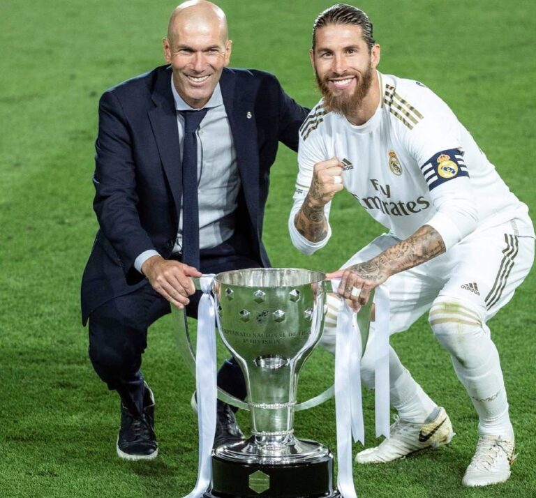 Zinedine Zidane Instagram - LEYENDA. Fue un gran placer y honor tenerte como compañero y jugador ! ⚽️ Un gran Capitán para la historia ! Muchas gracias por todo.