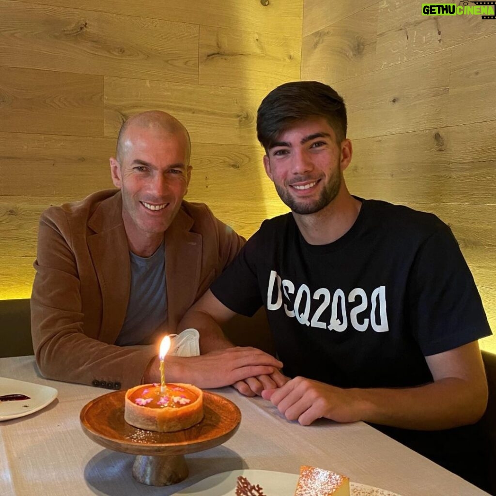 Zinedine Zidane Instagram - Joyeux anniversaire mon Théo ❤️