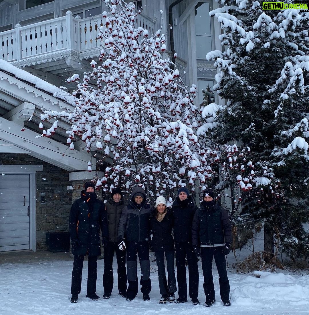 Zinedine Zidane Instagram - Joyeux Noël ❤️🎄