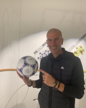 Zinédine Zidane Instagram - Very nice to visit @adidas HQ again. 
Thanks for the special welcome @adidasfootball ⚽
