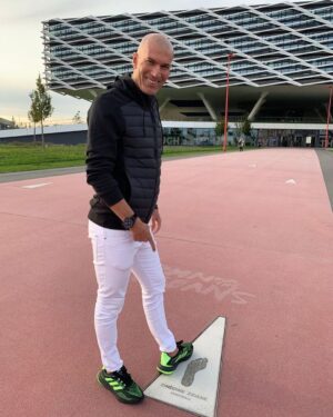 Zinédine Zidane Instagram - Very nice to visit @adidas HQ again. 
Thanks for the special welcome @adidasfootball ⚽