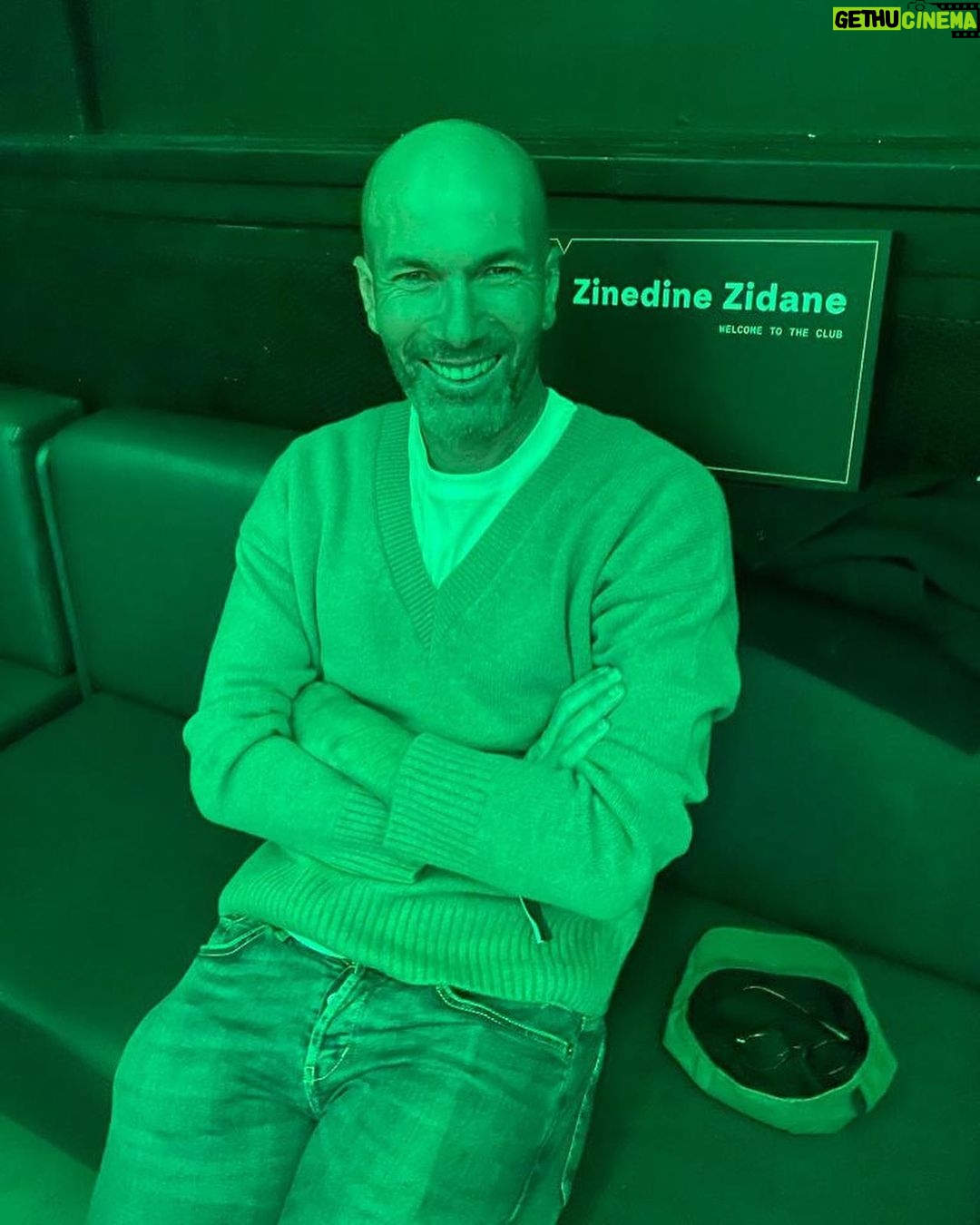 Zinédine Zidane - 1.4 Million Likes - Early access ✅ 🎮
What a night with @easportsfc ! #FC24