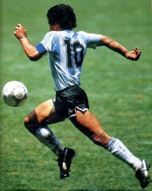 Zinédine Zidane Instagram - Gracias por tu Magia en el campo Diego Armando Maradona.
Es un momento muy triste para el mundo del fútbol, se ha ido un genio !