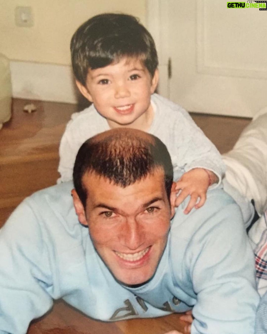 Zinédine Zidane - 1.2 Million Likes - Joyeux Anniversaire mon Théo ❤️ 18 ans la Classeeeee