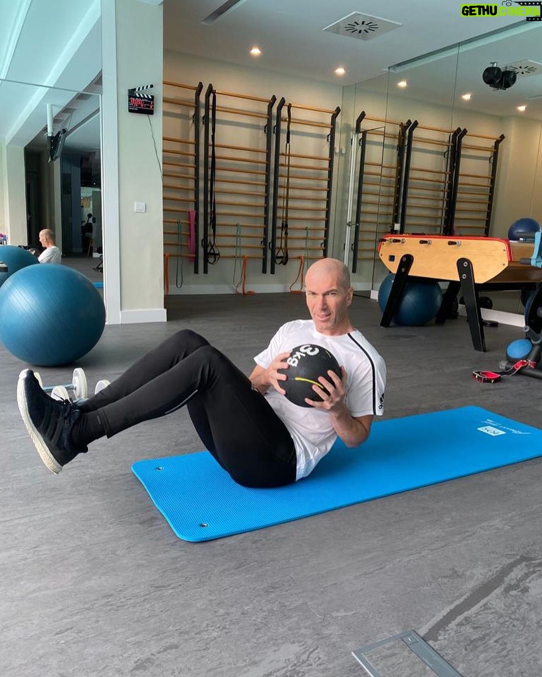 Zinedine Zidane Instagram - Stay home, stay healthy, stay in shape. Restez actifs. Faites du sport. #HomeTeam