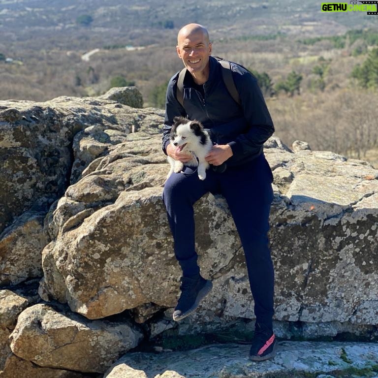 Zinedine Zidane Instagram - Ballade avec Apollo😃