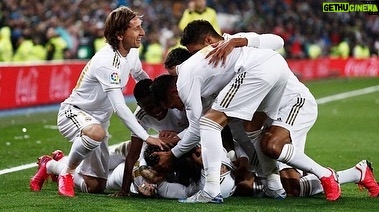 Zinedine Zidane Instagram - Grande equipo ! Gracias afición ! HALA MADRID !