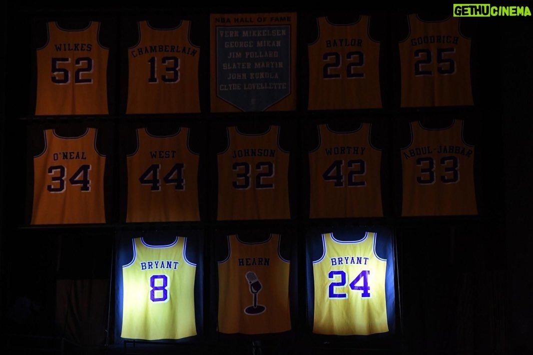Zinédine Zidane - 1.2 Million Likes - Kobe Bryant. Tu as été un exemple pour ma famille et moi, tout comme pour des millions de personnes à travers le monde.
Les légendes sont éternelles.
Toutes mes pensées les plus profondes pour la famille Bryant.
RIP Gianna and Kobe.
