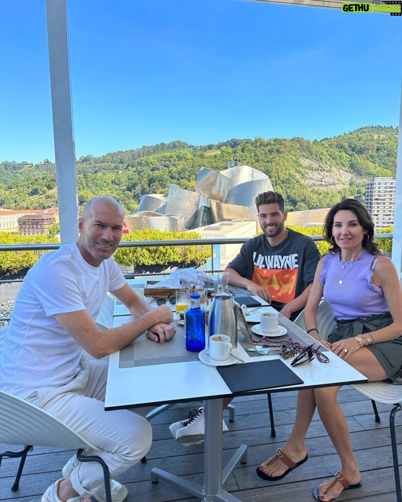 Zinedine Zidane Instagram - De visita en Bilbao ❤️