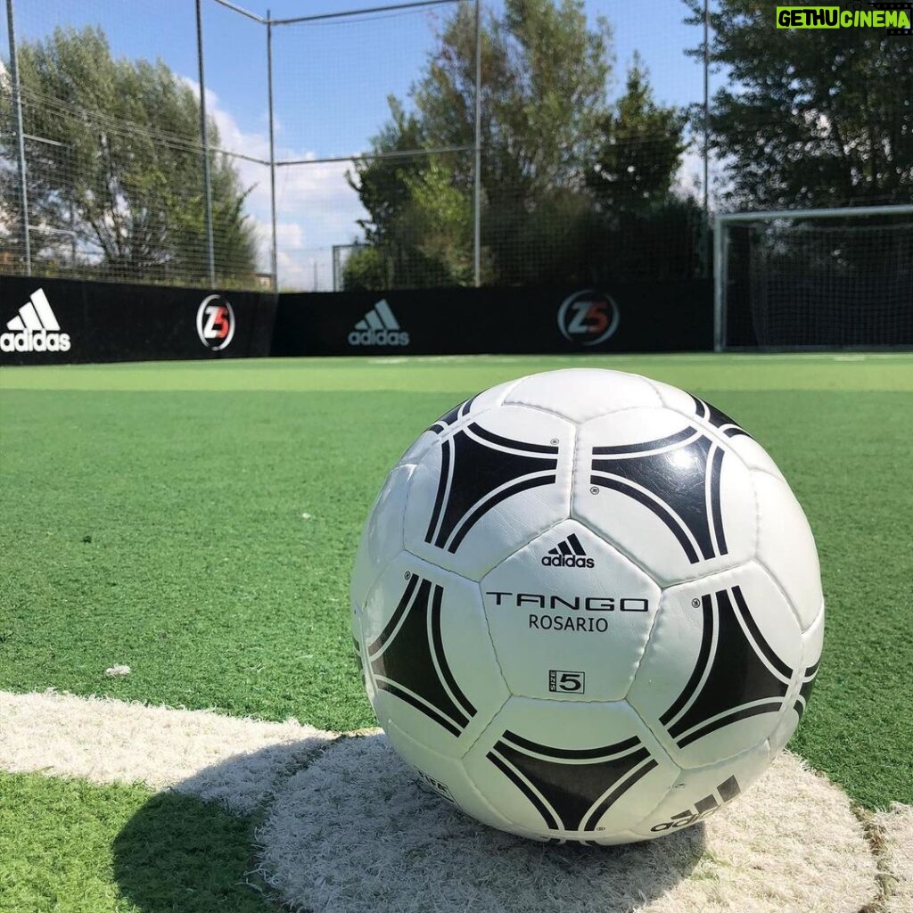 Zinedine Zidane Instagram - Le football est de retour au Z5 ⚽️😊 @z5aix