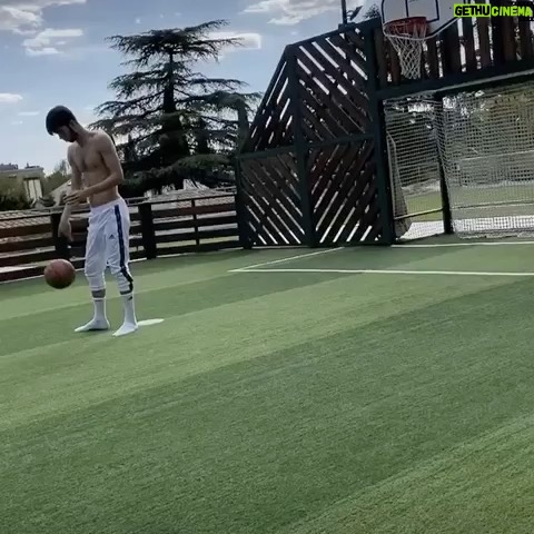 Zinédine Zidane - 1.2 Million Likes - Joyeux Anniversaire mon Théo ❤️ 18 ans la Classeeeee
