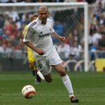 Zinedine Zidane Instagram - Inolvidable. 7 de mayo de 2006. La última vez que jugué como jugador del Real Madrid en el mejor estadio del mundo, el Bernabéu. Estadio Santiago Bernabéu