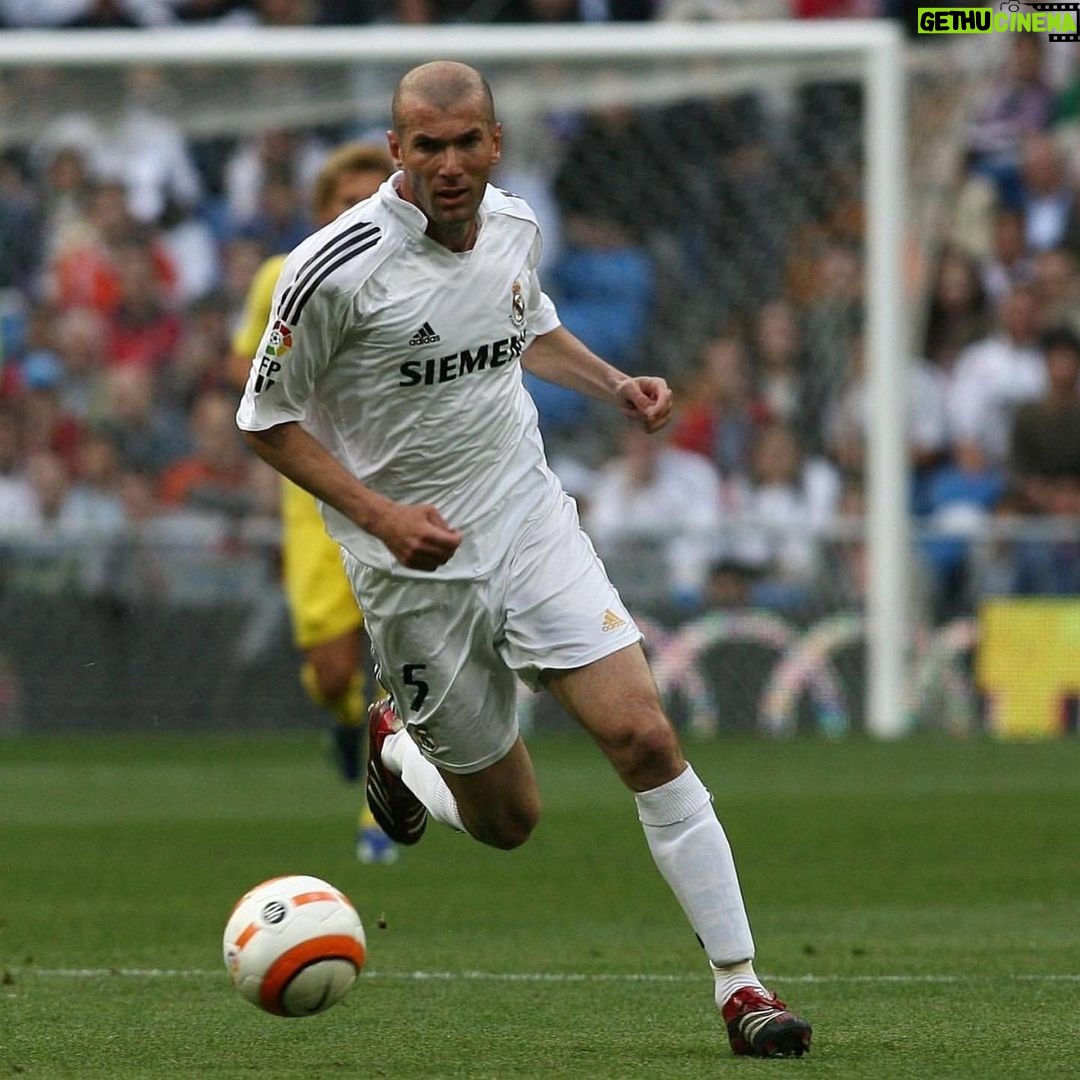 Zinedine Zidane Instagram - Inolvidable. 7 de mayo de 2006. La última vez que jugué como jugador del Real Madrid en el mejor estadio del mundo, el Bernabéu. Estadio Santiago Bernabéu