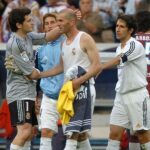 Zinedine Zidane Instagram - Inolvidable. 7 de mayo de 2006. La última vez que jugué como jugador del Real Madrid en el mejor estadio del mundo, el Bernabéu. Estadio Santiago Bernabéu