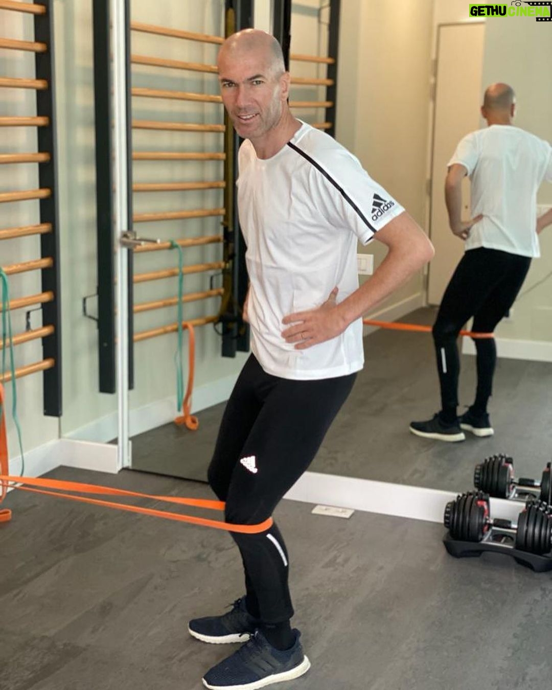 Zinedine Zidane Instagram - Stay home, stay healthy, stay in shape. Restez actifs. Faites du sport. #HomeTeam