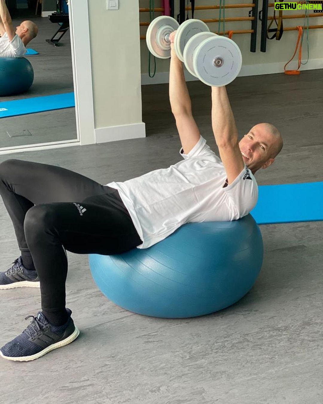 Zinedine Zidane Instagram - Stay home, stay healthy, stay in shape. Restez actifs. Faites du sport. #HomeTeam
