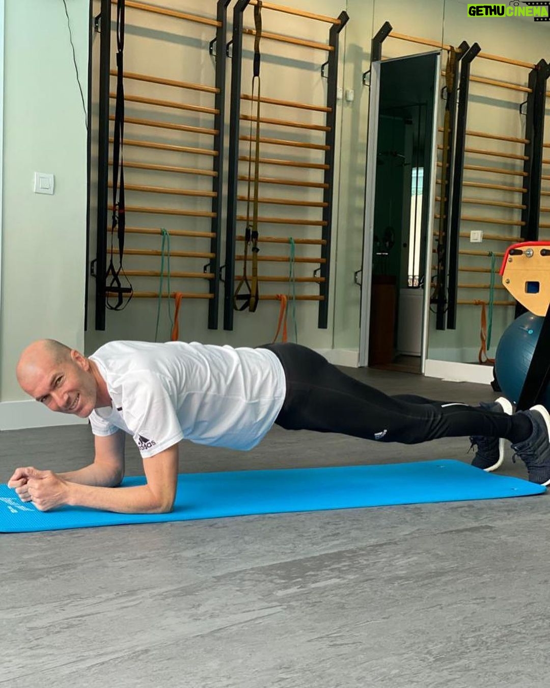 Zinedine Zidane Instagram - Stay home, stay healthy, stay in shape. Restez actifs. Faites du sport. #HomeTeam