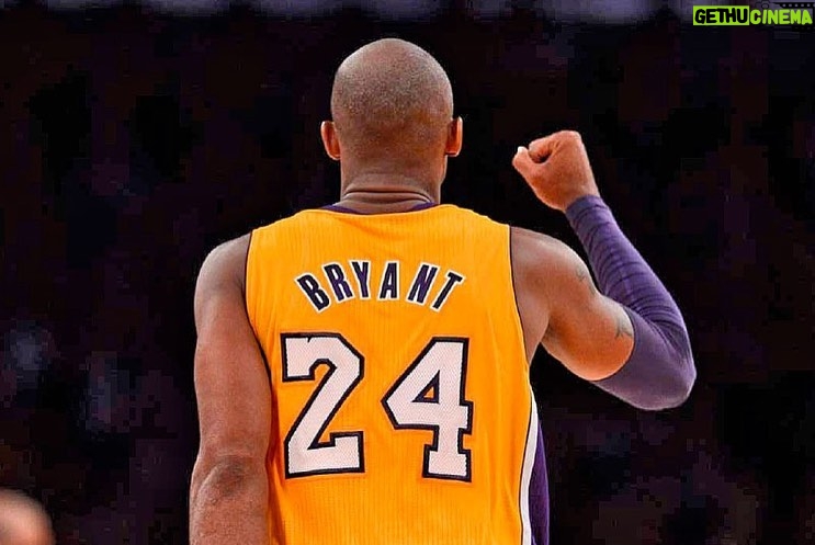 Zinédine Zidane - 1.2 Million Likes - Kobe Bryant. Tu as été un exemple pour ma famille et moi, tout comme pour des millions de personnes à travers le monde.
Les légendes sont éternelles.
Toutes mes pensées les plus profondes pour la famille Bryant.
RIP Gianna and Kobe.
