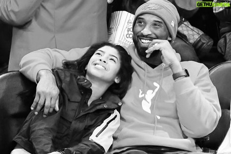 Zinédine Zidane - 1.2 Million Likes - Kobe Bryant. Tu as été un exemple pour ma famille et moi, tout comme pour des millions de personnes à travers le monde.
Les légendes sont éternelles.
Toutes mes pensées les plus profondes pour la famille Bryant.
RIP Gianna and Kobe.