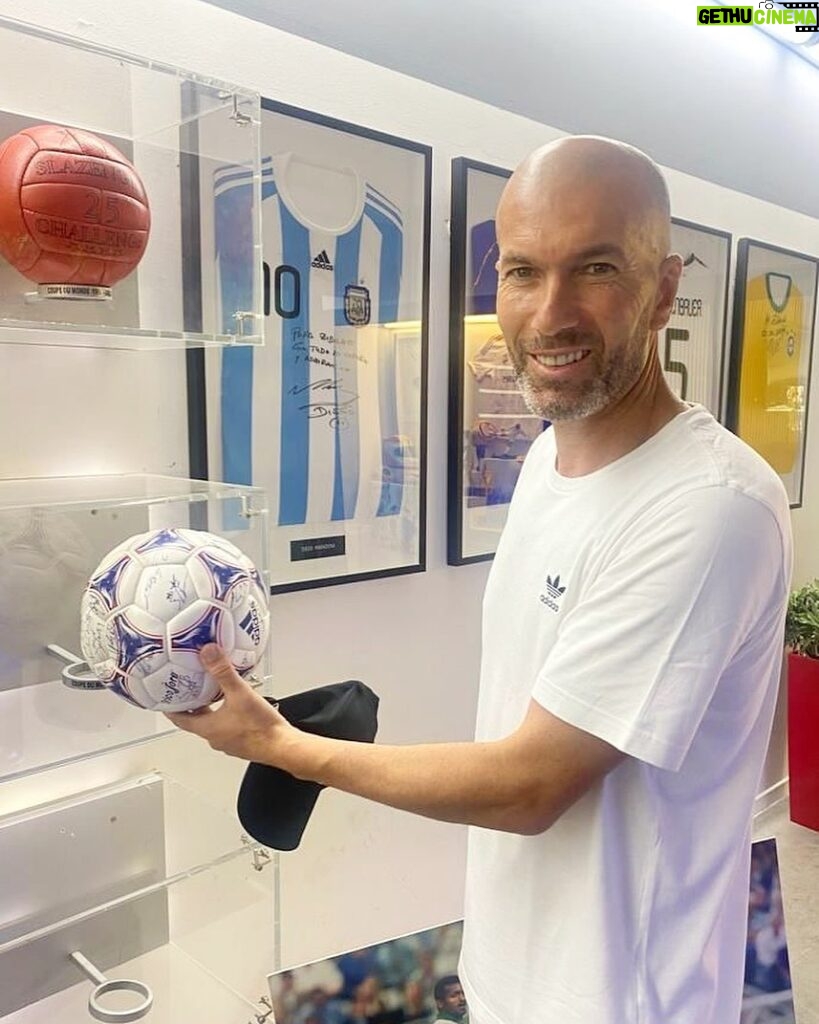 Zinedine Zidane Instagram - 25 years. ✨ France98 ✨