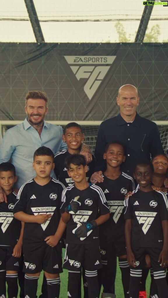 Zinedine Zidane Instagram - Je suis très heureux de rejoindre le programme #EASPORTSFC FUTURES ! L’objectif est de faciliter l’accès à des terrains pour la pratique du football au plus grand nombre d’enfants. Une première étape a été franchie dans mon centre @Z5sport. Un grand merci à @easportfifa et à mon ami @davidbeckham de m’avoir accompagné pour une première session d’entrainement avec les enfants de mon quartier d’enfance de la Castellane à Marseille…. A suivre… I’m happy to join #EASPORTSFC FUTURES as an Ambassador to give access to a larger number of kids to high-quality pitches, to play and practice football through a program in grassroots community football with @easportsfifa . Big thank you to my friend @davidbeckham who joined me for a special community training session @Z5sport in Aix-en-Provence with the kids from my childhood neighborhood In Marseille, La Castellane.