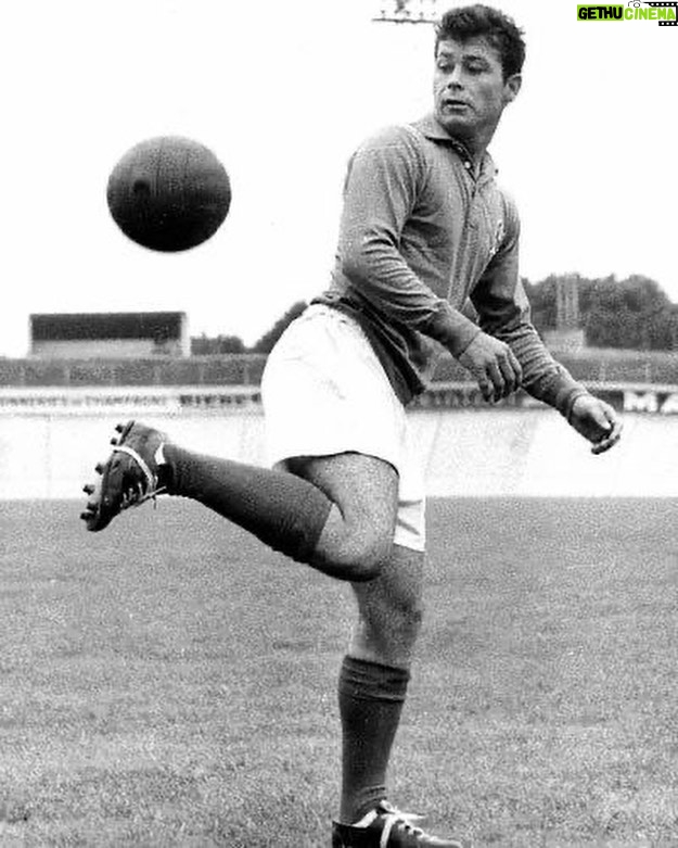 Zinedine Zidane Instagram - Just Fontaine. Forever a football icon. Rest In Peace.