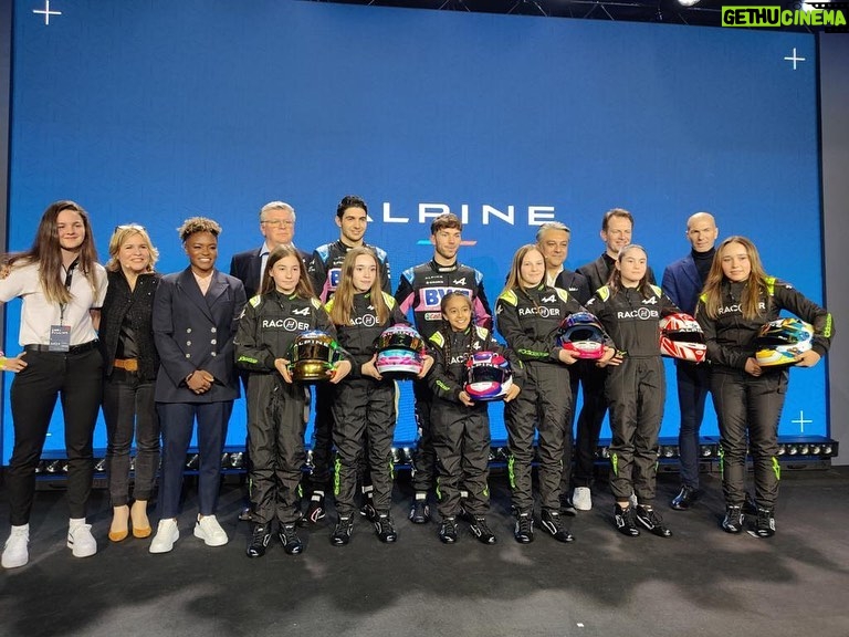 Zinedine Zidane Instagram - Merci pour ce bel accueil @alpinef1team A suivre… #racHer #ConcoursExcellenceMecanique
