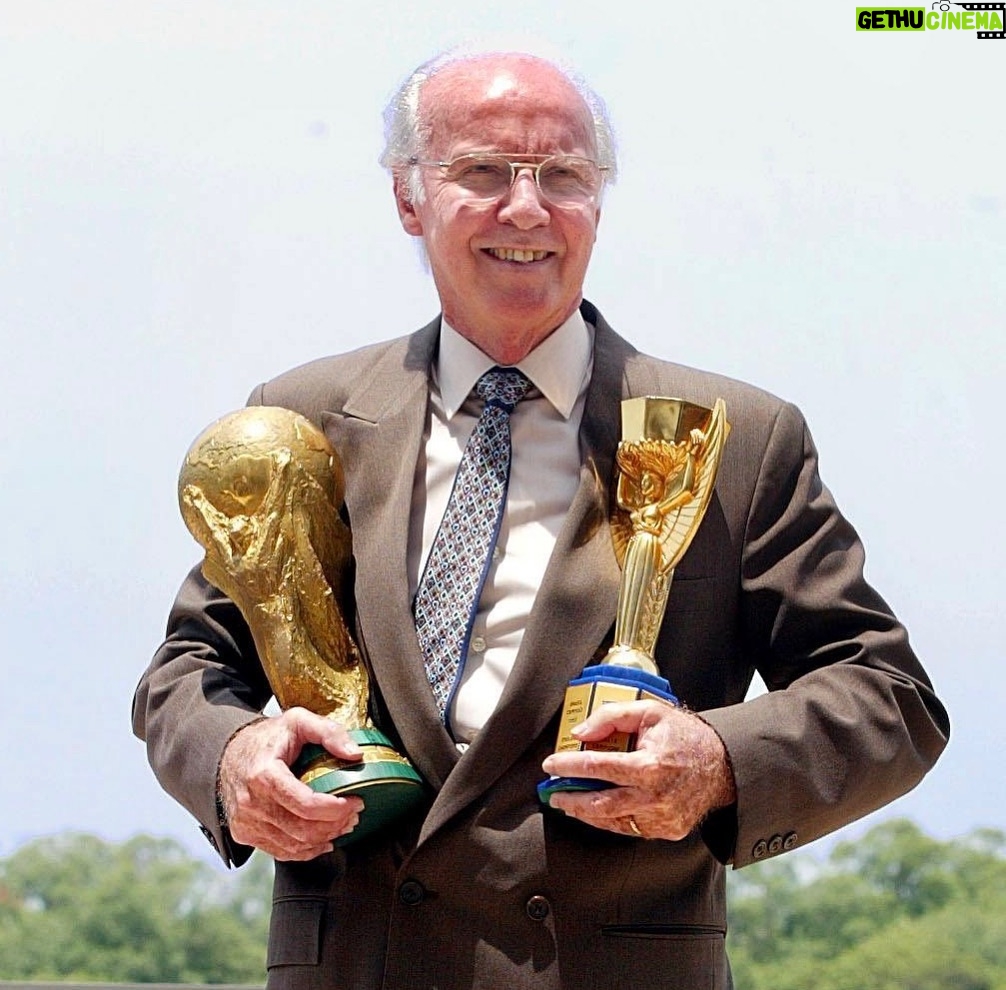 Zinédine Zidane - 1.1 Million Likes - Mr Zagallo, uma lenda.
⚽️, 🇧🇷 RIP