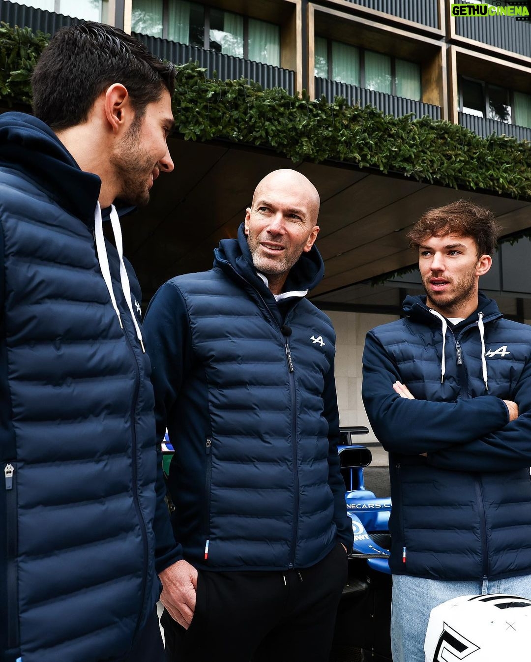 Zinedine Zidane Instagram - An inspiring day with the Alpine family in Madrid. 🏎️ ⚽️
