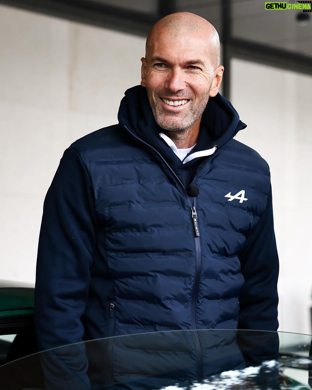 Zinedine Zidane Instagram - An inspiring day with the Alpine family in Madrid. 🏎️ ⚽️