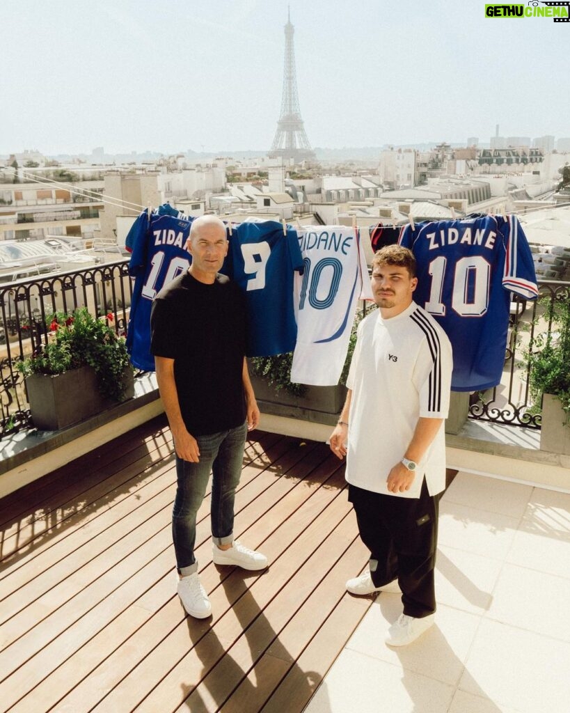 Zinedine Zidane Instagram - Passé, présent, futur, mais toujours le même rêve 👑 📸 @rakeem_madeit #ThisIsNewRugby The Peninsula Paris - Official