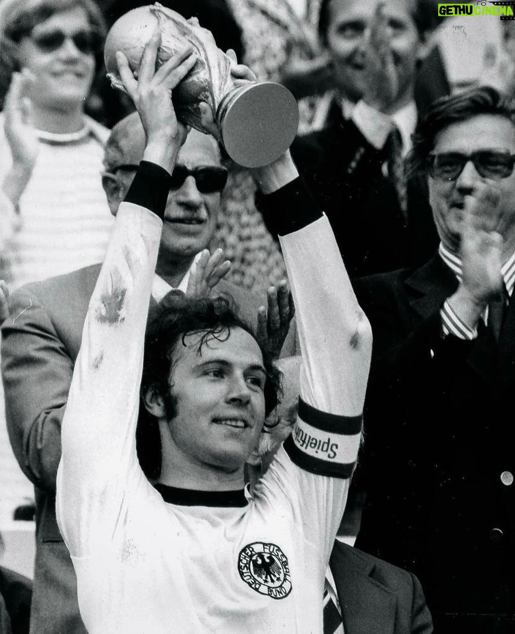 Zinedine Zidane Instagram - « Der Kaiser », pour toujours. ⚽️ RIP Mr Beckenbauer.